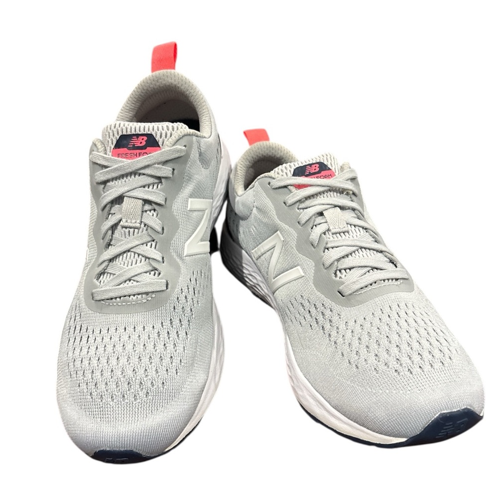 New Balance Women’s Fresh Foam Arishi Light Gray with Pink Accents Running Shoes